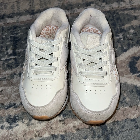 Toddler Reebok Size 8 - Picture 3 of 6